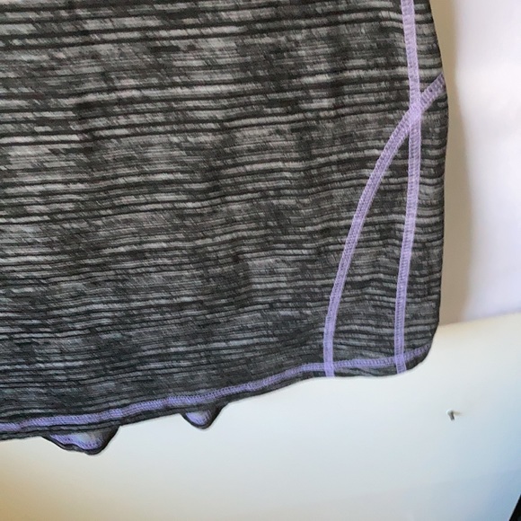 Long sleeve scoop neck work out shirt - Picture 2 of 5